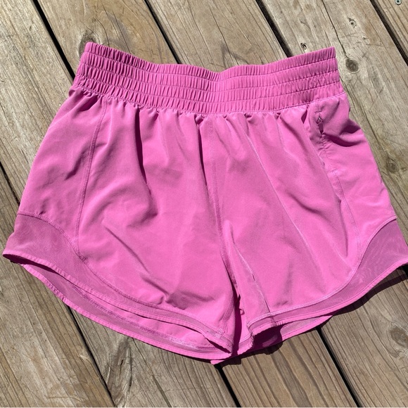 Aritzia MoveTech Legacy Lo-Rise Shorts Womens Size 8 Pink Golden - Picture 2 of 8